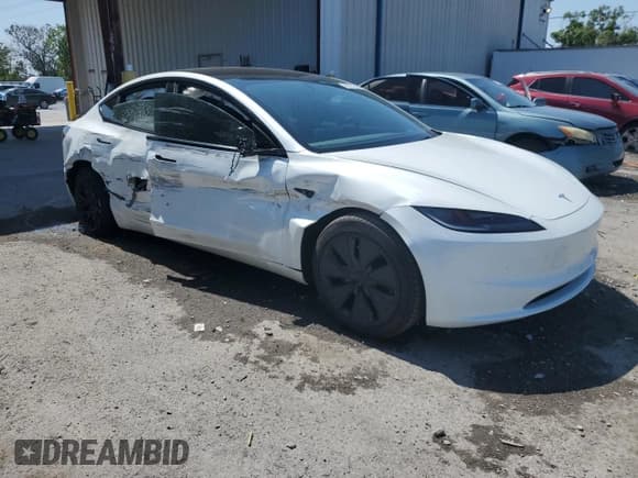 ✅ 2024 Tesla Model 3 • VIN: 5YJ3E1EA8RF862502 • Lot: 58070265. Wystawiony na Copart z przebiegiem 9 554 mil. Bezpłatny archiwum sprzedaży aukcyjnych z USA i szczegółowy raport historii pojazdu na DreamBid. Zdjęcie 4.