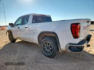 ✅ 2021 GMC Sierra 1500 • VIN: 1GTR8AEF1MZ361581 • Lot: 84589315. Wystawiony na Copart z przebiegiem 111 812 mil. Bezpłatny archiwum sprzedaży aukcyjnych z USA i szczegółowy raport historii pojazdu na DreamBid. Zdjęcie 2.