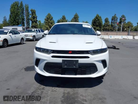 2024 Dodge Hornet R/T z VIN ZACPDFCW0R3A31298, wystawiony jako IAAI lot #42078121 z przebiegiem 44 784 mil mil oraz . Historia ofert i sprzedaży dostępna na DreamBid. Obrazek 13.