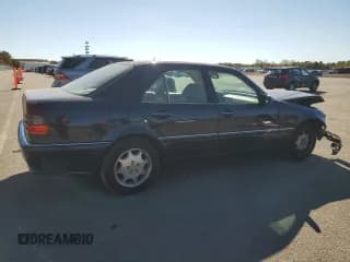 ✅ 2000 Mercedes-Benz C 230/260/280/320 • VIN: WDBHA29G1YA860019 • Лот: 76562204. Опубликован ранее на Copart с пробегом 159 862 миль. Бесплатный доступ к архиву аукционных продаж из США и подробный отчёт об истории автомобиля на DreamBid. Изображение 3.