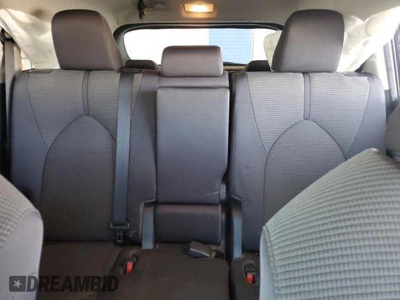 ✅ 2021 Toyota Highlander L • VIN: 5TDCZRAH6MS535526 • Lot: 92065085. Listed on Copart with 28,698 mi. Free auction sales archive from the USA and detailed vehicle history report at DreamBid. Image 10.