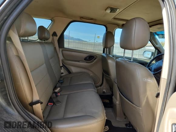 ✅ 2004 Ford Escape XLT • VIN: 1FMCU93144KB25146 • Lot: 92530435. Listed on Copart with 197,155 mi. Free auction sales archive from the USA and detailed vehicle history report at DreamBid. Image 11.