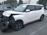 ✅ 2020 Kia Soul GT-Line • VIN: KNDJ63AUXL7701663 • Lot: 43367980. Wystawiony na IAAI z przebiegiem 74 270 mil. Bezpłatny archiwum sprzedaży aukcyjnych z USA i szczegółowy raport historii pojazdu na DreamBid. Zdjęcie 2.