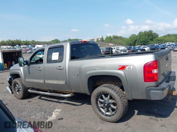 ✅ 2014 Chevrolet Silverado 2500HD LTZ • VIN: 1GC1KYEG5EF164352 • Лот: 42805563. Опубликован ранее на IAAI с пробегом 102 548 миль. Бесплатный доступ к архиву аукционных продаж из США и подробный отчёт об истории автомобиля на DreamBid. Изображение 14.