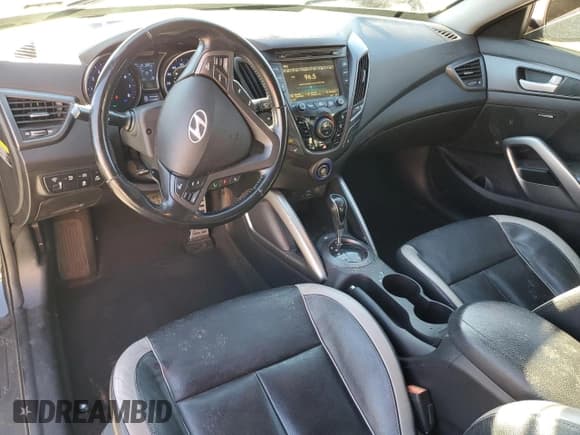 ✅ 2015 Hyundai Veloster Turbo • VIN: KMHTC6AEXFU232636 • Lot: 83091254. Wystawiony na Copart z przebiegiem 121 885 mil. Bezpłatny archiwum sprzedaży aukcyjnych z USA i szczegółowy raport historii pojazdu na DreamBid. Zdjęcie 8.