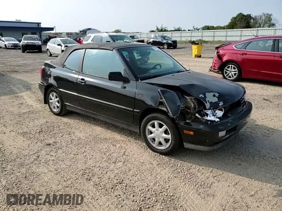 ✅ 1996 Volkswagen Cabriolet • VIN: WVWBB81EXTK013486 • Lot: 70772834. Wystawiony na Copart z przebiegiem 206 867 mil. Bezpłatny archiwum sprzedaży aukcyjnych z USA i szczegółowy raport historii pojazdu na DreamBid. Zdjęcie 11.