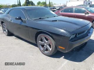 ✅ 2013 Dodge Challenger SXT • VIN: 2C3CDYAG9DH708717 • Лот: 41990705. Опубликован ранее на IAAI с пробегом 92 784 миль. Бесплатный доступ к архиву аукционных продаж из США и подробный отчёт об истории автомобиля на DreamBid. Изображение 1.