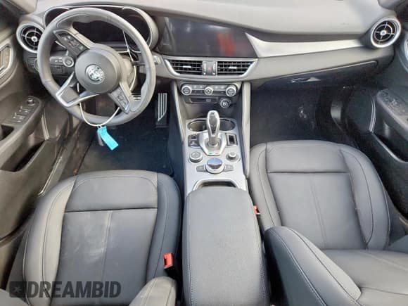 ✅ 2024 Alfa Romeo Giulia Veloce • VIN: ZARFAMBN9R7684662 • Lot: 66722405. Wystawiony na Copart z przebiegiem Nie podano. Bezpłatny archiwum sprzedaży aukcyjnych z USA i szczegółowy raport historii pojazdu na DreamBid. Zdjęcie 8.