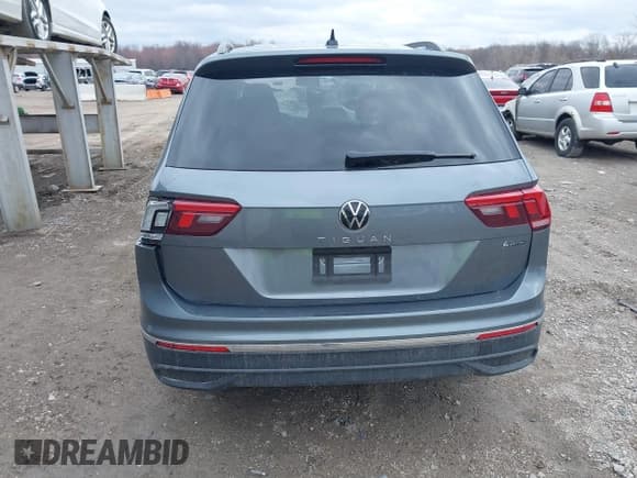✅ 2024 Volkswagen Tiguan S • VIN: 3VVFB7AX5RM188177 • Lot: 41865699. Wystawiony na IAAI z przebiegiem 7 823 mil. Bezpłatny archiwum sprzedaży aukcyjnych z USA i szczegółowy raport historii pojazdu na DreamBid. Zdjęcie 15.