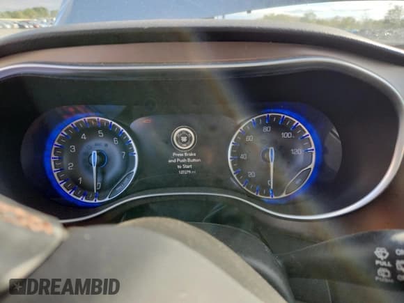 ✅ 2019 Chrysler Pacifica Touring L Plus • VIN: 2C4RC1EG1KR599915 • Lot: 82344215. Listed on Copart with 127,279 mi. Free auction sales archive from the USA and detailed vehicle history report at DreamBid. Image 9.