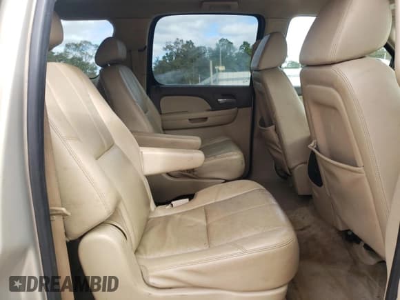 ✅ 2009 Chevrolet Suburban 2LT • VIN: 1GNGC56K99R109889 • Lot: 90428285. Wystawiony na Copart z przebiegiem 389 855 mil. Bezpłatny archiwum sprzedaży aukcyjnych z USA i szczegółowy raport historii pojazdu na DreamBid. Zdjęcie 11.