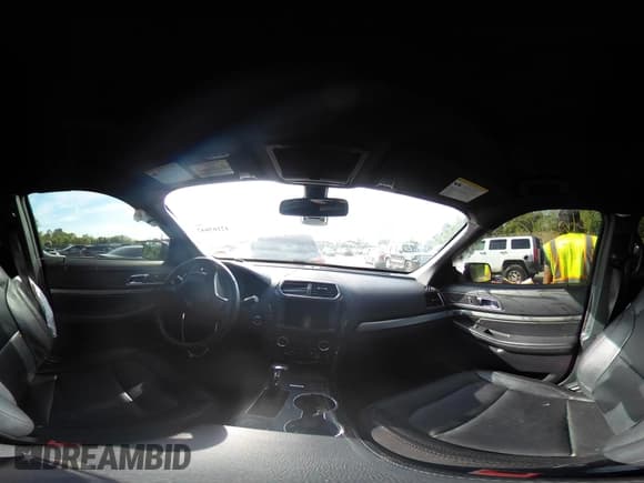 ✅ 2018 Ford Explorer XLT • VIN: 1FM5K8DH3JGC89264 • Lot: 42165642. Wystawiony na IAAI z przebiegiem 91 454 mil. Bezpłatny archiwum sprzedaży aukcyjnych z USA i szczegółowy raport historii pojazdu na DreamBid. Zdjęcie 18.