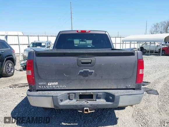 2010 Chevrolet Silverado 1500 LT z VIN 3GCRCSEA2AG188643, wystawiony jako IAAI lot #41780836 z przebiegiem 310 498 mil mil oraz . Historia ofert i sprzedaży dostępna na DreamBid. Obrazek 16.