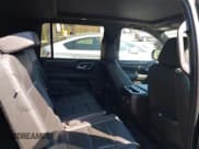 ✅ 2021 Chevrolet Suburban LT • VIN: 1GNSKCKDXMR137654 • Lot: 42766378. Wystawiony na IAAI z przebiegiem 201 403 mil. Bezpłatny archiwum sprzedaży aukcyjnych z USA i szczegółowy raport historii pojazdu na DreamBid. Zdjęcie 5.