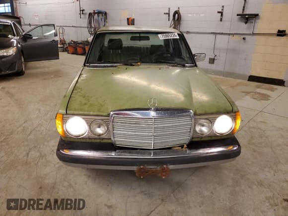 ✅ 1980 Mercedes-Benz 300 • VIN: 12313012180013 • Lot: 75965224. Listed on Copart with 132,241 mi. Free auction sales archive from the USA and detailed vehicle history report at DreamBid. Image 5.