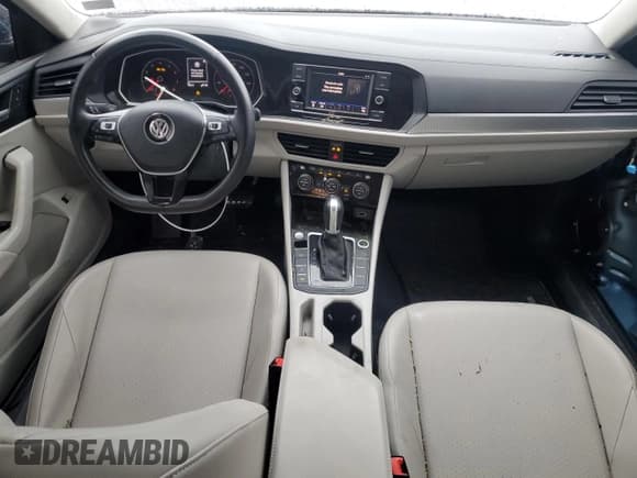 ✅ 2019 Volkswagen Jetta S • VIN: 3VWC57BU9KM227904 • Lot: 90533815. Wystawiony na Copart z przebiegiem 54 811 mil. Bezpłatny archiwum sprzedaży aukcyjnych z USA i szczegółowy raport historii pojazdu na DreamBid. Zdjęcie 8.