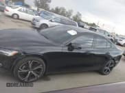 ✅ 2024 Volvo S60 Core Dark Theme • VIN: 7JRL12FK9RG325086 • Lot: 42421352. Wystawiony na IAAI z przebiegiem 12 318 mil. Bezpłatny archiwum sprzedaży aukcyjnych z USA i szczegółowy raport historii pojazdu na DreamBid. Zdjęcie 15.