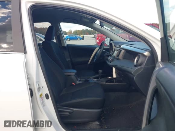 ✅ 2015 Toyota RAV4 LE • VIN: 2T3ZFREV7FW138928 • Лот: 43552380. Опубликован ранее на IAAI с пробегом 57 911 миль. Бесплатный доступ к архиву аукционных продаж из США и подробный отчёт об истории автомобиля на DreamBid. Изображение 5.