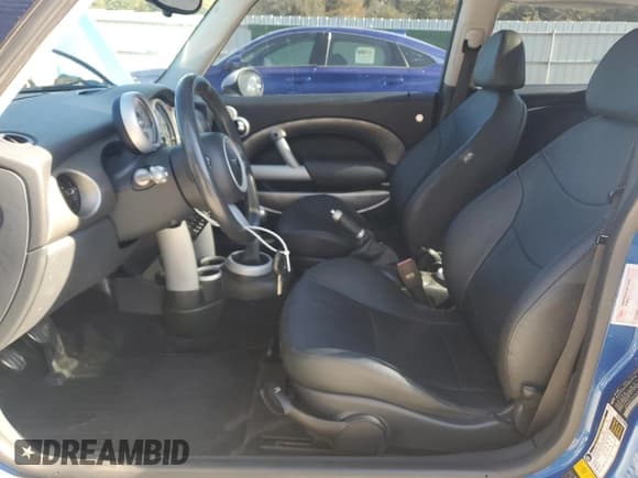 ✅ 2006 MINI Hardtop S • VIN: WMWRE33596TL19936 • Lot: 89779655. Listed on Copart with 71,488 mi. Free auction sales archive from the USA and detailed vehicle history report at DreamBid. Image 7.