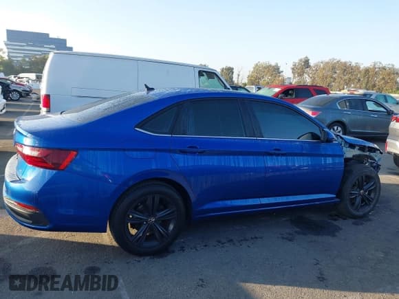 ✅ 2023 Volkswagen Jetta SE • VIN: 3VW7M7BU9PM025155 • Lot: 43534279. Wystawiony na IAAI z przebiegiem 13 417 mil. Bezpłatny archiwum sprzedaży aukcyjnych z USA i szczegółowy raport historii pojazdu na DreamBid. Zdjęcie 14.