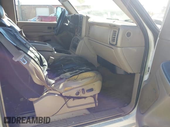 ✅ 2006 Chevrolet Silverado 2500HD LT3 • VIN: 1GCHK23D96F267246 • Lot: 43460745. Wystawiony na IAAI z przebiegiem Nie podano. Bezpłatny archiwum sprzedaży aukcyjnych z USA i szczegółowy raport historii pojazdu na DreamBid. Zdjęcie 5.