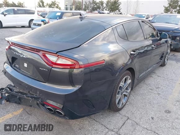 ✅ 2020 Kia Stinger GT-Line • VIN: KNAE15LA1L6086826 • Lot: 41599914. Wystawiony na IAAI z przebiegiem 133 493 mil. Bezpłatny archiwum sprzedaży aukcyjnych z USA i szczegółowy raport historii pojazdu na DreamBid. Zdjęcie 4.