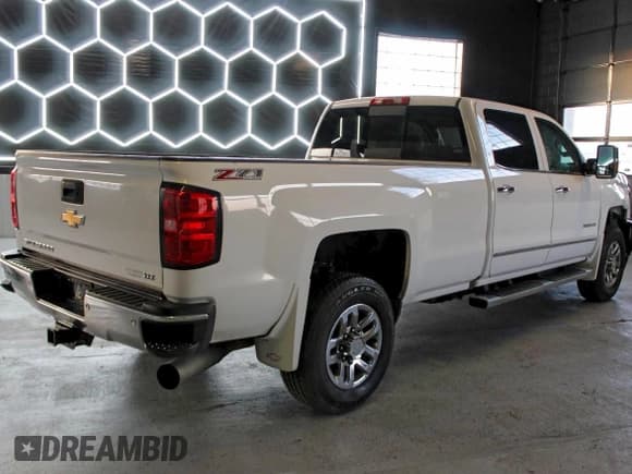 ✅ 2016 Chevrolet Silverado 3500HD LTZ • VIN: 1GC4K0C86GF201664 • Lot: 95964955. Wystawiony na Copart z przebiegiem 138 332 mil. Bezpłatny archiwum sprzedaży aukcyjnych z USA i szczegółowy raport historii pojazdu na DreamBid. Zdjęcie 3.