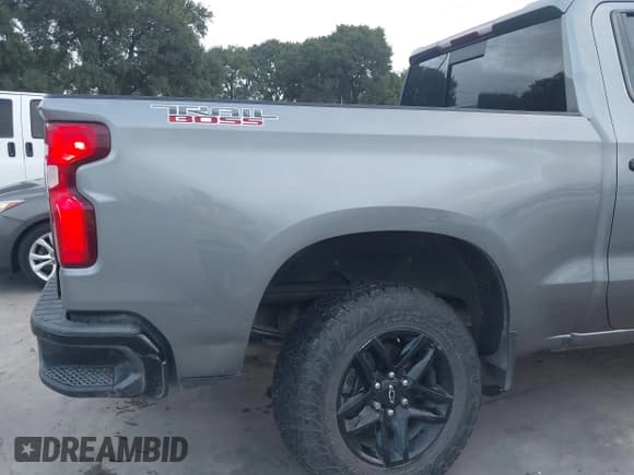✅ 2019 Chevrolet Silverado 1500 LT Trail Boss • VIN: 3GCPYFED8KG241132 • Лот: 42441860. Опубликован ранее на IAAI с пробегом 107 023 миль. Бесплатный доступ к архиву аукционных продаж из США и подробный отчёт об истории автомобиля на DreamBid. Изображение 19.