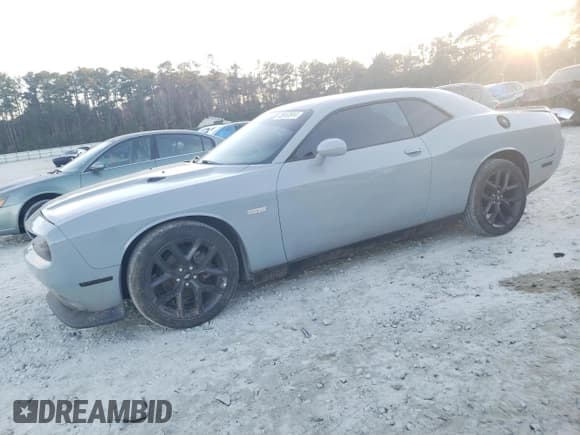 ✅ 2013 Dodge Challenger SXT • VIN: 2C3CDYAG4DH676498 • Lot: 85953914. Wystawiony na Copart z przebiegiem 169 084 mil. Bezpłatny archiwum sprzedaży aukcyjnych z USA i szczegółowy raport historii pojazdu na DreamBid. Zdjęcie 1.