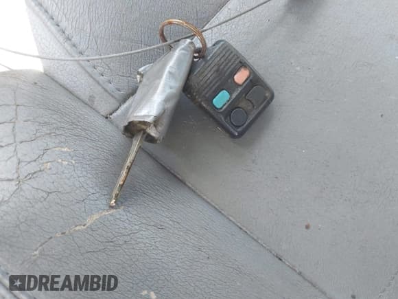 ✅ 2007 Ford Mustang Deluxe • VIN: 1ZVFT80NX75211227 • Лот: 43160650. Опубликован ранее на IAAI с пробегом 166 297 миль. Бесплатный доступ к архиву аукционных продаж из США и подробный отчёт об истории автомобиля на DreamBid. Изображение 11.