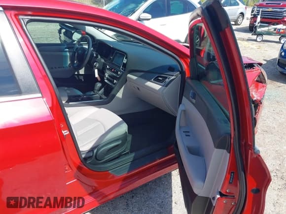 ✅ 2018 Hyundai Sonata SE • VIN: 5NPE24AF1JH623089 • Лот: 43503245. Опубликован ранее на IAAI с пробегом 57 077 миль. Бесплатный доступ к архиву аукционных продаж из США и подробный отчёт об истории автомобиля на DreamBid. Изображение 5.