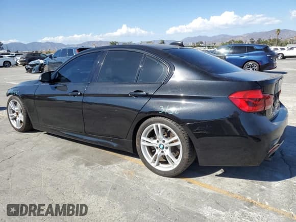 ✅ 2017 BMW 3 Series 340i • VIN: WBA8B3G37HNU35950 • Лот: 71482585. Опубликован ранее на Copart с пробегом 81 979 миль. Бесплатный доступ к архиву аукционных продаж из США и подробный отчёт об истории автомобиля на DreamBid. Изображение 2.