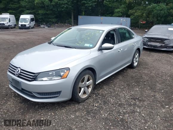 ✅ 2012 Volkswagen Passat SE • VIN: 1VWBP7A30CC073455 • Lot: 42720979. Listed on IAAI with 105,680 mi. Free auction sales archive from the USA and detailed vehicle history report at DreamBid. Image 2.
