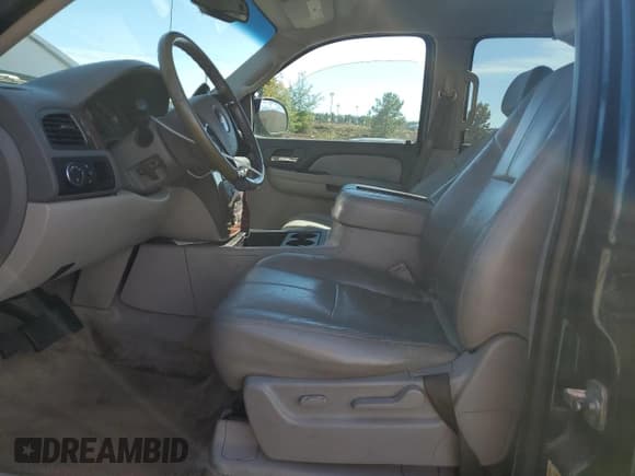 ✅ 2007 Chevrolet Avalanche 2LT • VIN: 3GNEC12J27G109680 • Lot: 82452985. Listed on Copart with 327,893 mi. Free auction sales archive from the USA and detailed vehicle history report at DreamBid. Image 7.