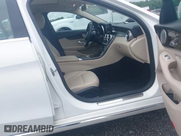 ✅ 2019 Mercedes-Benz C 300 • VIN: 55SWF8EB9KU298567 • Lot: 42638949. Wystawiony na IAAI z przebiegiem 24 967 mil. Bezpłatny archiwum sprzedaży aukcyjnych z USA i szczegółowy raport historii pojazdu na DreamBid. Zdjęcie 5.