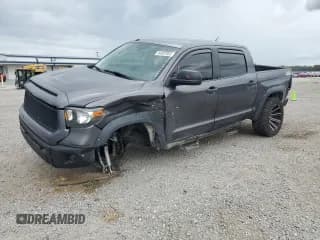 ✅ 2017 Toyota Tundra SR5 • VIN: 5TFDW5F16HX591256 • Lot: 84607985. Wystawiony na Copart z przebiegiem 231 108 mil. Bezpłatny archiwum sprzedaży aukcyjnych z USA i szczegółowy raport historii pojazdu na DreamBid. Zdjęcie 1.
