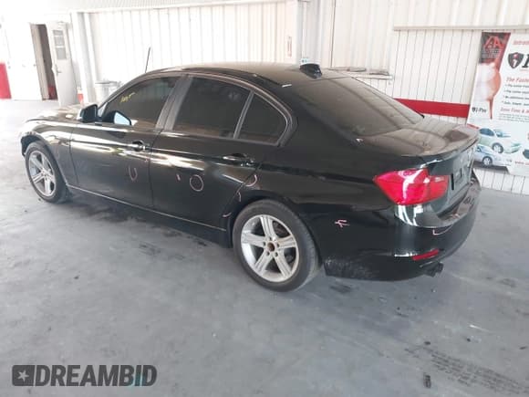 ✅ 2013 BMW 3 Series 328i • VIN: WBA3A5C53DF358062 • Lot: 43794471. Wystawiony na IAAI z przebiegiem 158 048 mil. Bezpłatny archiwum sprzedaży aukcyjnych z USA i szczegółowy raport historii pojazdu na DreamBid. Zdjęcie 3.