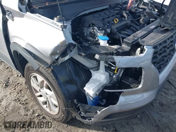 ✅ 2024 Hyundai Venue Essential • VIN: KMHRB8A35RU329657 • Lot: 41335200. Listed on IAAI with 11,622 mi. Free auction sales archive from the USA and detailed vehicle history report at DreamBid. Image 6.