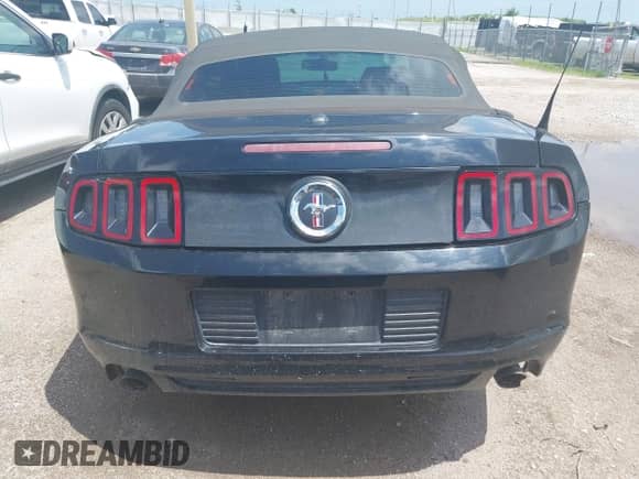 2014 Ford Mustang V6 с VIN 1ZVBP8EM5E5243910, выставлен на аукционе IAAI как лот 42648737 с пробегом 251 987 миль миль и . История ставок и продаж доступна на DreamBid. Изображение 16.