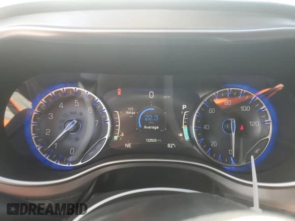 ✅ 2021 Chrysler Pacifica Limited • VIN: 2C4RC3GG3MR536598 • Lot: 65420785. Listed on Copart with 122,523 mi. Free auction sales archive from the USA and detailed vehicle history report at DreamBid. Image 9.