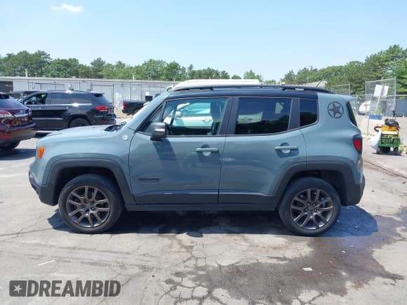 ✅ 2017 Jeep Renegade Trailhawk • VIN: ZACCJBCB6HPF05209 • Lot: 42623396. Listed on IAAI with 129,996 mi. Free auction sales archive from the USA and detailed vehicle history report at DreamBid. Image 15.