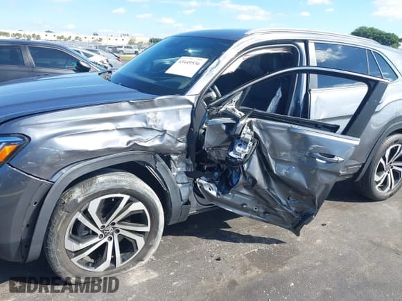 ✅ 2022 Volkswagen Atlas SEL • VIN: 1V2BC2CAXNC208665 • Lot: 43449536. Listed on IAAI with 12,693 mi. Free auction sales archive from the USA and detailed vehicle history report at DreamBid. Image 6.