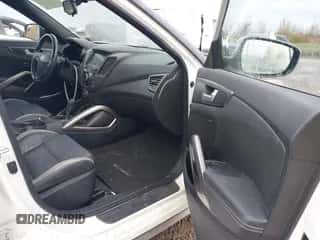 2016 Hyundai Veloster Turbo z VIN KMHTC6AE6GU263433, wystawiony jako IAAI lot #43533414 z przebiegiem 88 638 mil mil oraz . Historia ofert i sprzedaży dostępna na DreamBid. Obrazek 5.