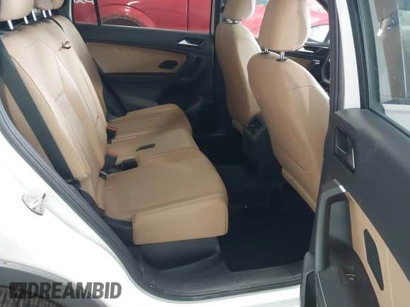 ✅ 2024 Volkswagen Tiguan SE R-Line Black • VIN: 3VV8B7AX7RM059124 • Lot: 42477502. Wystawiony na IAAI z przebiegiem 16 891 mil. Bezpłatny archiwum sprzedaży aukcyjnych z USA i szczegółowy raport historii pojazdu na DreamBid. Zdjęcie 8.