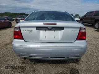 ✅ 2005 Ford Focus S • VIN: 1FAFP34N35W232261 • Lot: 85916965. Wystawiony na Copart z przebiegiem 105 409 mil. Bezpłatny archiwum sprzedaży aukcyjnych z USA i szczegółowy raport historii pojazdu na DreamBid. Zdjęcie 6.