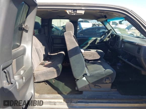 ✅ 2001 Chevrolet Silverado 1500 LS • VIN: 2GCEC19W611212627 • Lot: 43626761. Listed on IAAI with 329,401 mi. Free auction sales archive from the USA and detailed vehicle history report at DreamBid. Image 8.