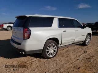 ✅ 2021 Chevrolet Suburban High Country • VIN: 1GNSKGKL5MR135826 • Lot: 82916583. Wystawiony na Copart z przebiegiem 58 001 mil. Bezpłatny archiwum sprzedaży aukcyjnych z USA i szczegółowy raport historii pojazdu na DreamBid. Zdjęcie 3.