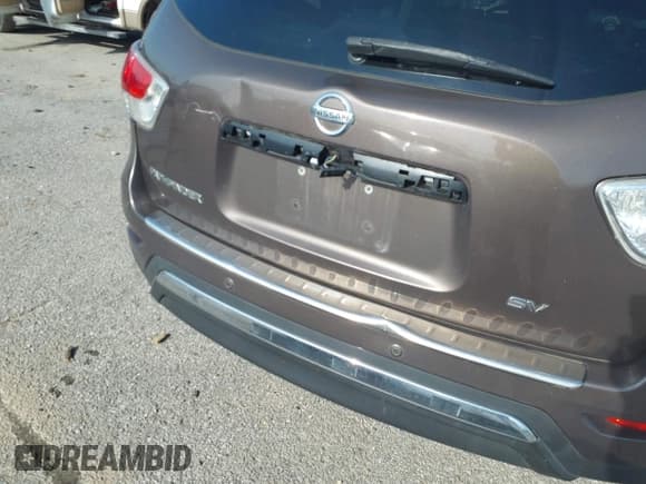 ✅ 2015 Nissan Pathfinder S • VIN: 5N1AR2MN7FC671003 • Lot: 42447755. Listed on IAAI with 289,537 mi. Free auction sales archive from the USA and detailed vehicle history report at DreamBid. Image 18.