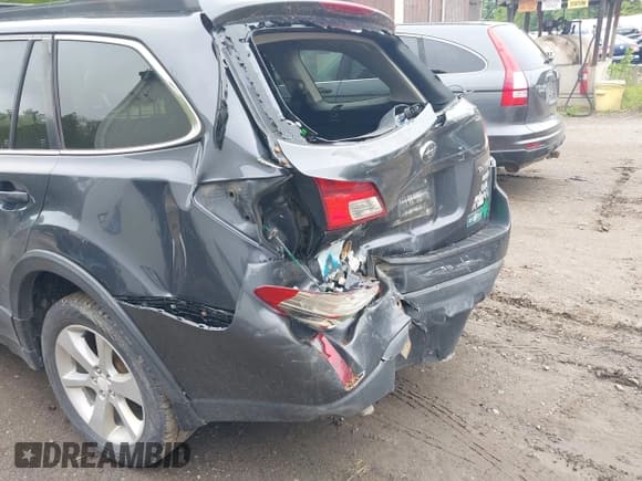 ✅ 2013 Subaru Outback Premium • VIN: 4S4BRBCC9D3323317 • Lot: 42303328. Listed on IAAI with 199,802 mi. Free auction sales archive from the USA and detailed vehicle history report at DreamBid. Image 6.