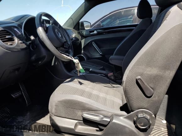 ✅ 2014 Volkswagen Beetle Turbo R-Line • VIN: 3VWVT7AT8EM621762 • Lot: 61234575. Listed on Copart with 97,065 mi. Free auction sales archive from the USA and detailed vehicle history report at DreamBid. Image 7.